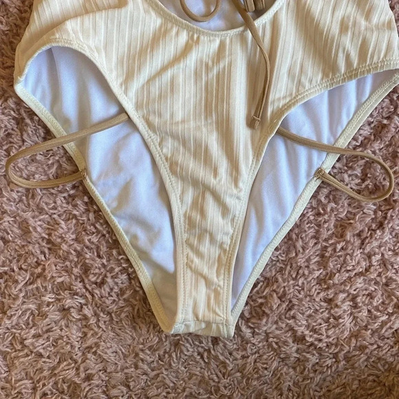 SHEIN One piece Swimsuit - Picture 2 of 4